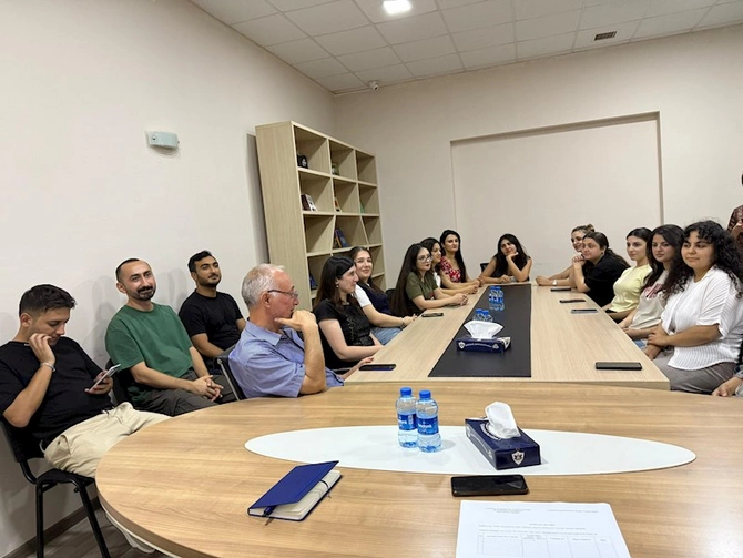 Milli ideologiya mövzusunda ictimai müzakirə keçirildi — FOTOLAR