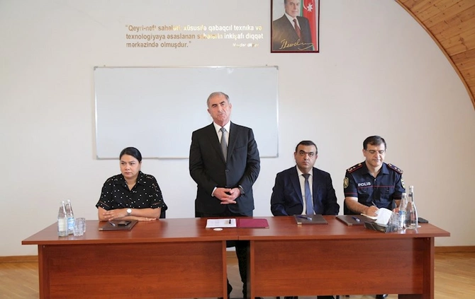 Hacıqabul şəhərində növbəti səyyar qəbul-görüş keçirildi — FOTOLAR Hacıqabul şəhərində növbəti səyyar qəbul-görüş keçirildi — FOTOLAR