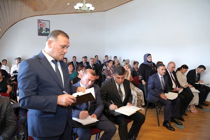 Hacıqabul şəhərində növbəti səyyar qəbul-görüş keçirildi — FOTOLAR Hacıqabul şəhərində növbəti səyyar qəbul-görüş keçirildi — FOTOLAR
