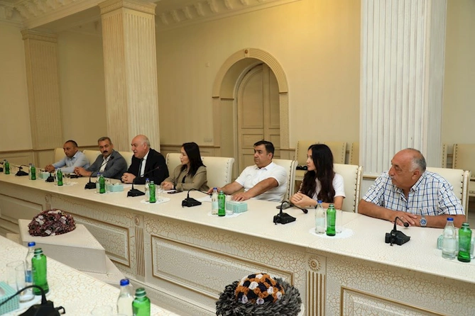 Gəncədə inventarlaşdırılmış quru və qəzalı ağacların götürülməsi ilə bağlı ictimai dinləmə keçirilib — FOTOLAR Gəncədə inventarlaşdırılmış quru və qəzalı ağacların götürülməsi ilə bağlı ictimai dinləmə keçirilib — FOTOLAR