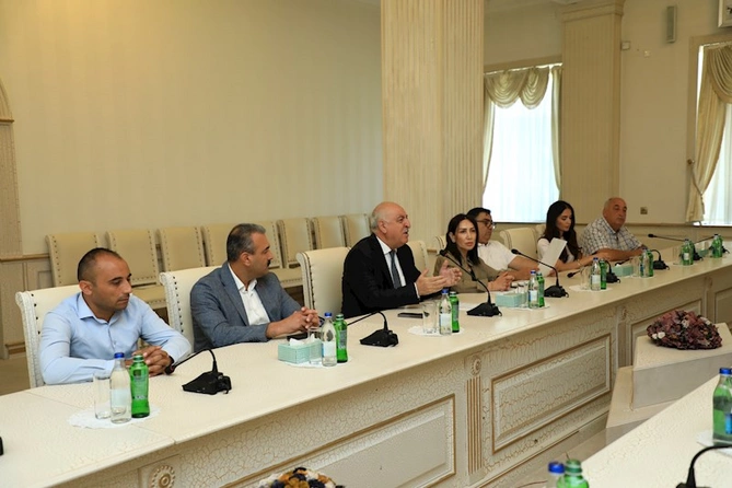 Gəncədə inventarlaşdırılmış quru və qəzalı ağacların götürülməsi ilə bağlı ictimai dinləmə keçirilib — FOTOLAR Gəncədə inventarlaşdırılmış quru və qəzalı ağacların götürülməsi ilə bağlı ictimai dinləmə keçirilib — FOTOLAR