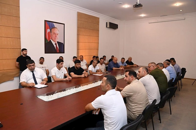 “Azərişıq” ASC-nin nümayəndələri Göyçayda fermer və sahibkarlarla görüşüb — FOTOLAR “Azərişıq” ASC-nin nümayəndələri Göyçayda fermer və sahibkarlarla görüşüb — FOTOLAR