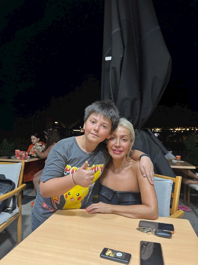 Emma oğlu ilə — FOTOLAR