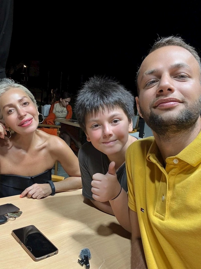 Emma oğlu ilə — FOTOLAR