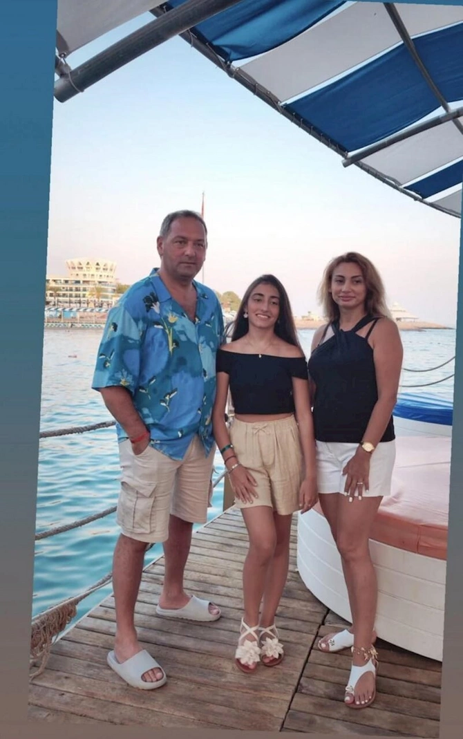 Əməkdar artist ilk dəfə xanımı ilə fotosunu yaydı Əməkdar artist ilk dəfə xanımı ilə fotosunu yaydı
