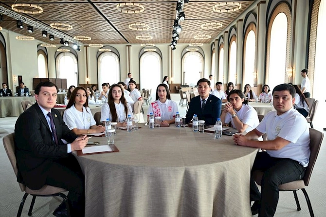 Laçında Mədəni və yaradıcı sənayelərdə gənclər dalğası” mövzusunda panel müzakirə keçirildi — FOTOLAR Laçında Mədəni və yaradıcı sənayelərdə gənclər dalğası” mövzusunda panel müzakirə keçirildi — FOTOLAR