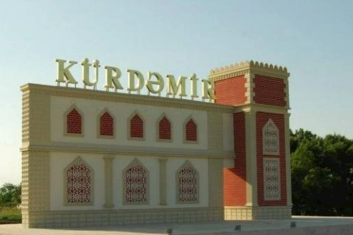 Kürdəmirdə 33 yaşlı kişi binadan YIXILDI