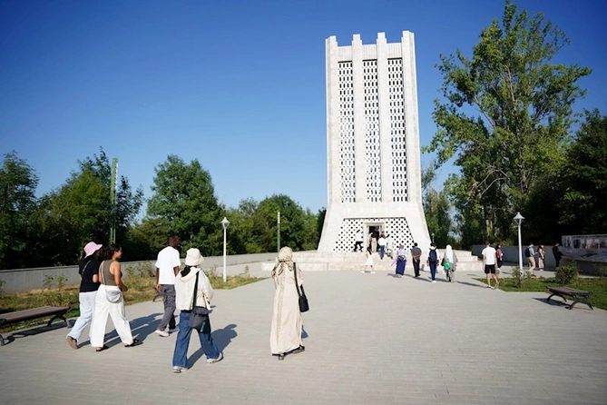 II Beynəlxalq Multikulturalizm Gənclər Forumunun iştirakçıları Şuşa və Xankəndi şəhərlərində olublar — FOTOLAR