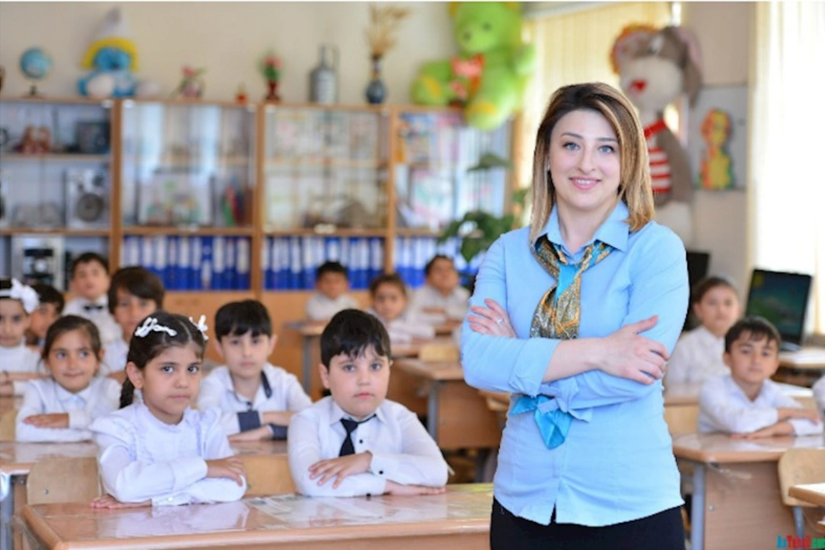 Ölkədə müəllimlərin sayı niyə azalır? — Ekspert səbəbləri AÇIQLADI
