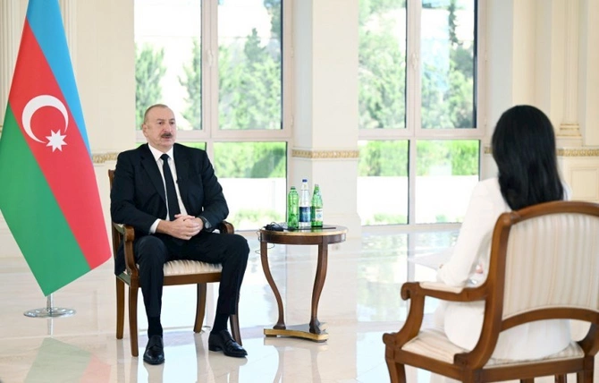 İlham Əliyev “Əl-Ərəbiyyə” telekanalına müsahibə verib — FOTOLAR