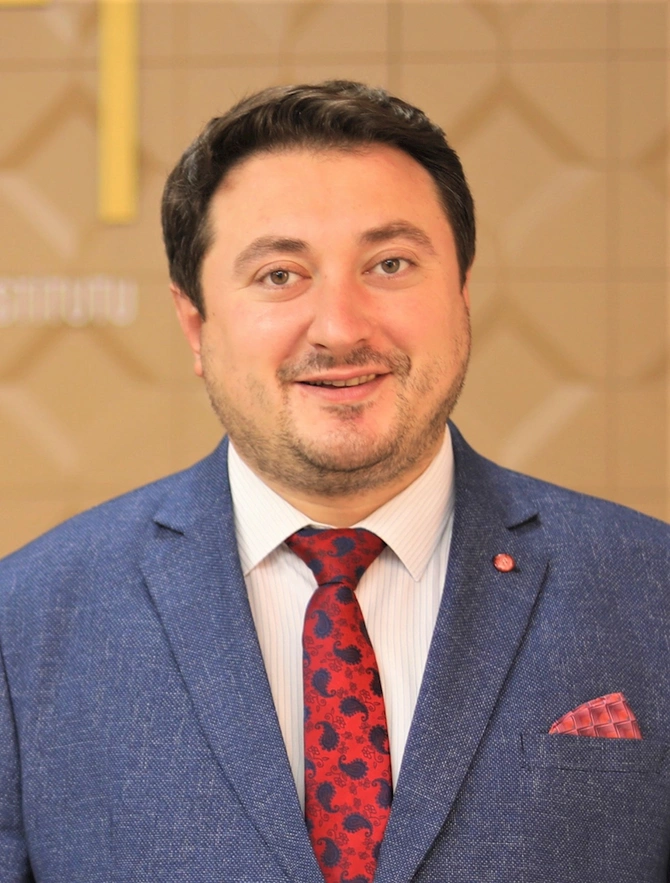 İnsanları belə zəhərləyirlər: Məşhur restoran dönəri bu formada bişirir İnsanları belə zəhərləyirlər: Məşhur restoran dönəri bu formada bişirir