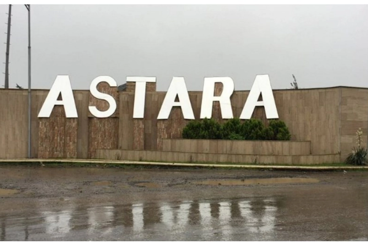 Astarada DƏHŞƏT — Qızını təhqir edən şəxsi məscidin önündə bıçaqladı