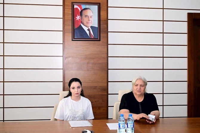 Mədəniyyət naziri Şəmkirdə dörd rayondan sakinlərin müraciətlərini dinləyib — FOTOLAR Mədəniyyət naziri Şəmkirdə dörd rayondan sakinlərin müraciətlərini dinləyib — FOTOLAR