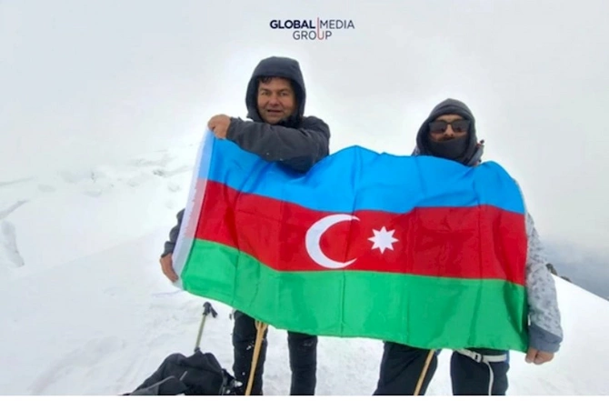 Baku TV-nin əməkdaşı Avropanın ən uca nöqtəsinə qalxıb — FOTOLAR