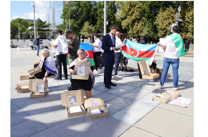 Azərbaycanlı itkinlərin ailə üzvləri ilk dəfə xarici ölkədə aksiya keçirib — FOTOLAR