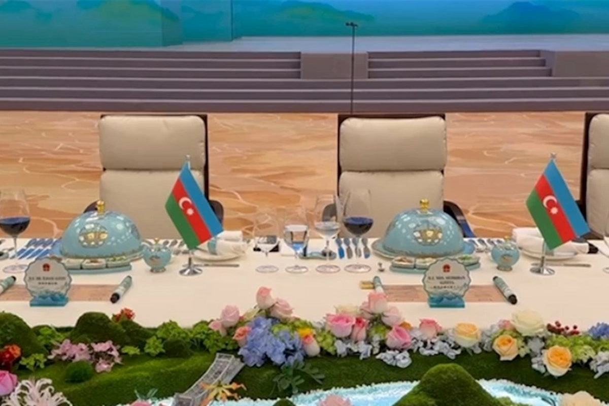 Ziyafətdə Prezident və xanımı üçün ayrılan masa — VİDEO/FOTO