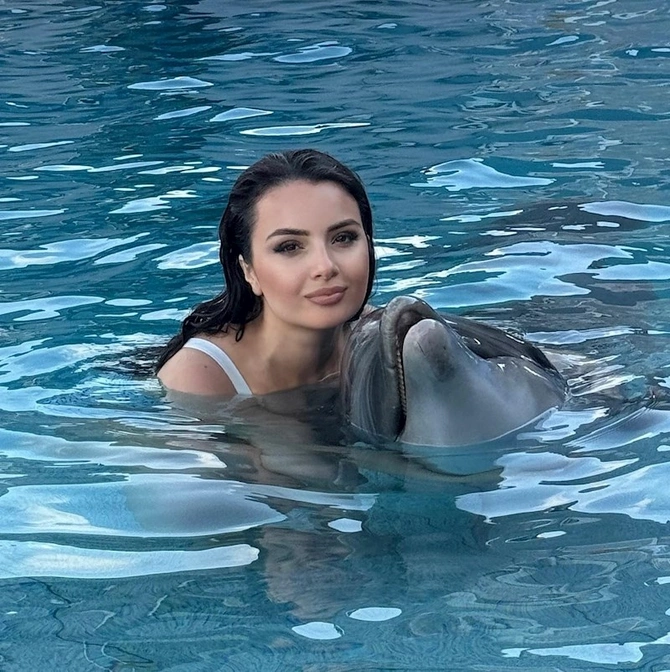 Aysel Teymurzadə hovuzdan fotolarını paylaşdı