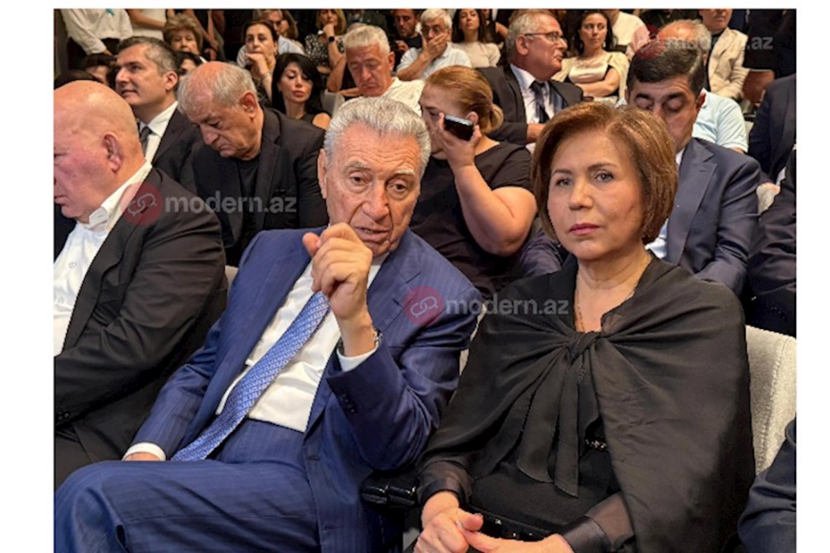 Keçmiş və indiki məmurlar Elçinlə vida mərasimində — FOTOREPORTAJ