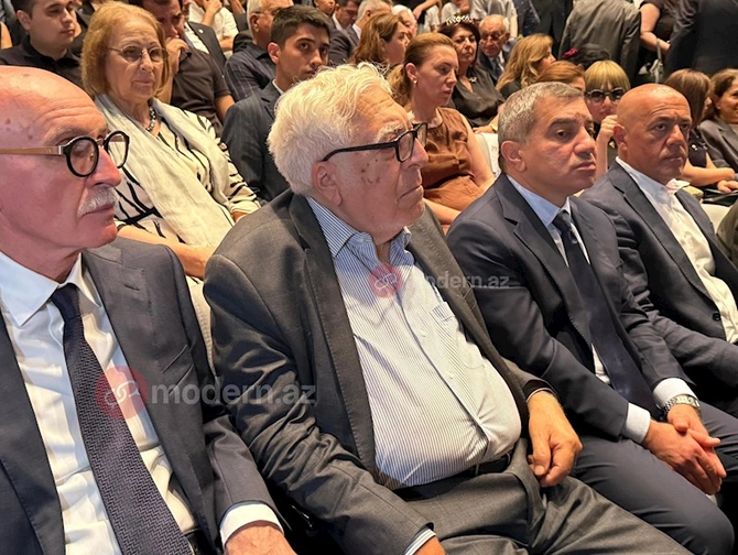Keçmiş və indiki məmurlar Elçinlə vida mərasimində — FOTOREPORTAJ Keçmiş və indiki məmurlar Elçinlə vida mərasimində — FOTOREPORTAJ