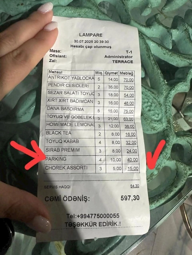 Məşhur restoranda müştərilərdən parkinqə görə 40 manat aldılar — FOTO Məşhur restoranda müştərilərdən parkinqə görə 40 manat aldılar — FOTO