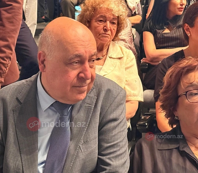 Keçmiş və indiki məmurlar Elçinlə vida mərasimində — FOTOREPORTAJ Keçmiş və indiki məmurlar Elçinlə vida mərasimində — FOTOREPORTAJ