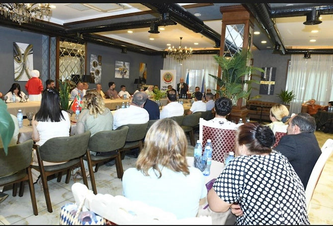 Vəhdət Partiyasının təşkilatçılığı ilə Azərbaycan dili və əlifbasına həsr olunmuş elmi-praktik konfrans keçirilib — FOTOLAR