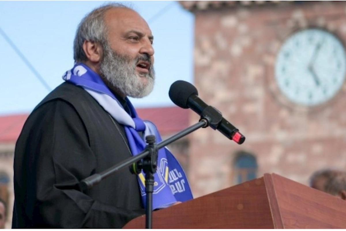 Ermənistanda QALMAQAL: Qalstanyan 3 milyon TƏLƏB EDİR