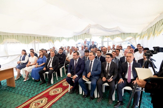 İcra başçısı Salyan camaatının problemlərini dinlədi — FOTOLAR İcra başçısı Salyan camaatının problemlərini dinlədi — FOTOLAR