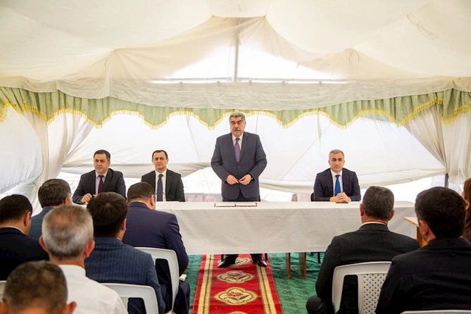 İcra başçısı Salyan camaatının problemlərini dinlədi — FOTOLAR İcra başçısı Salyan camaatının problemlərini dinlədi — FOTOLAR