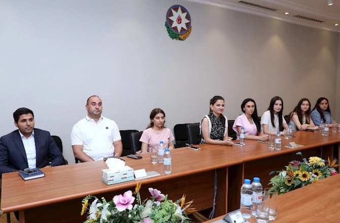 “Azəriqaz” İB-nin baş direktoru “Gənc İstedadlar Proqramı”nın məzunları ilə görüşdü — FOTOLAR