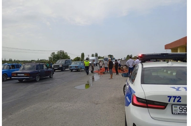 Xaçmazda pomidor dolu yük maşını aşdı — FOTOLAR Xaçmazda pomidor dolu yük maşını aşdı — FOTOLAR