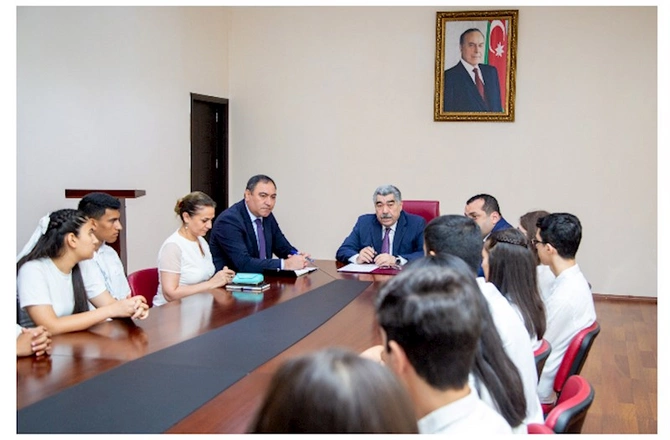 Salyanda təhsildə müvəffəqiyyətləri ilə fərqlənən məzunlarla görüş keçirilib — FOTOLAR Salyanda təhsildə müvəffəqiyyətləri ilə fərqlənən məzunlarla görüş keçirilib — FOTOLAR
