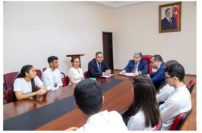 Salyanda təhsildə müvəffəqiyyətləri ilə fərqlənən məzunlarla görüş keçirilib — FOTOLAR Salyanda təhsildə müvəffəqiyyətləri ilə fərqlənən məzunlarla görüş keçirilib — FOTOLAR