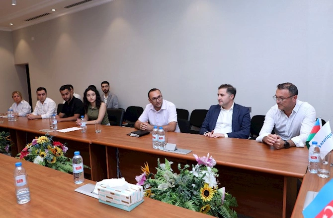 “Azəriqaz” İB-nin baş direktoru “Gənc İstedadlar Proqramı”nın məzunları ilə görüşdü — FOTOLAR