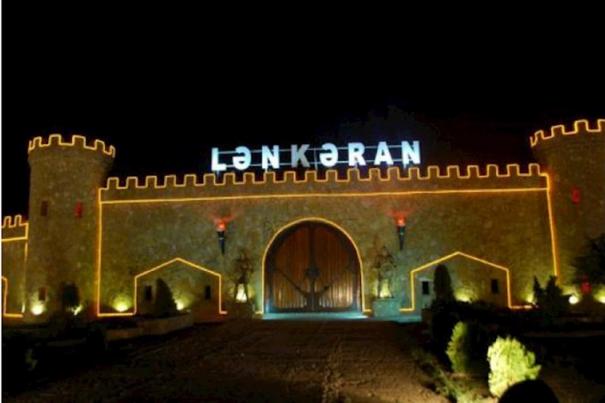 Lənkəranda ikimərtəbəli ev əşyaları ilə birgə yandı