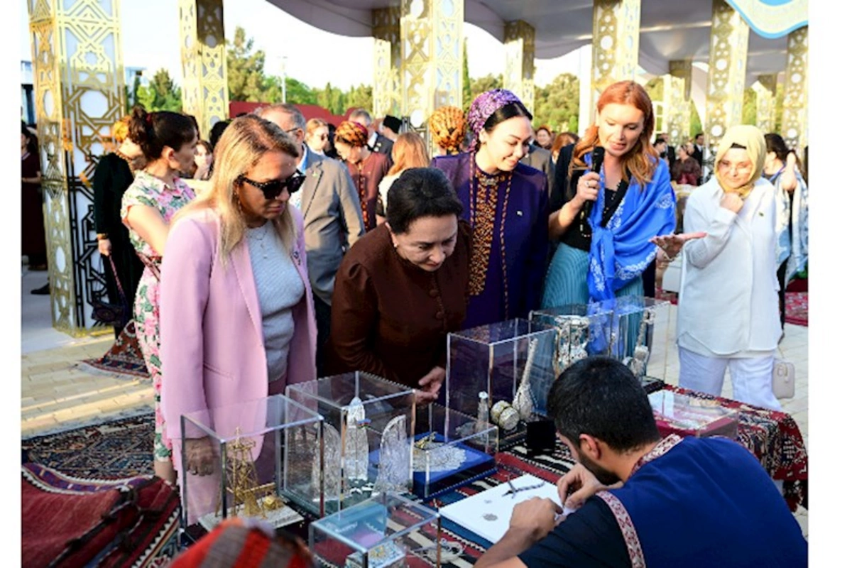 Azərbaycanın milli irsi Türkmənistanda böyük maraqla qarşılandı — FOTOLAR