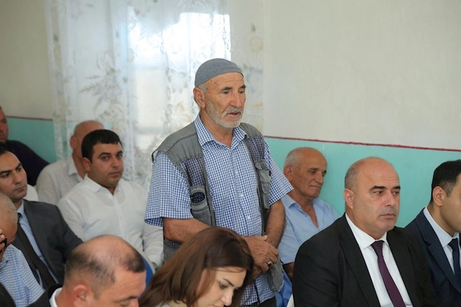 İcra başçısı kənddə görüş keçirdi — FOTOLAR