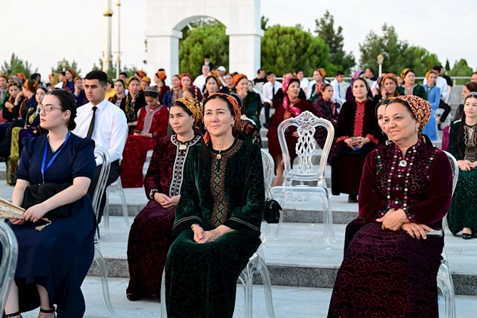 Azərbaycanın milli irsi Türkmənistanda böyük maraqla qarşılandı — FOTOLAR