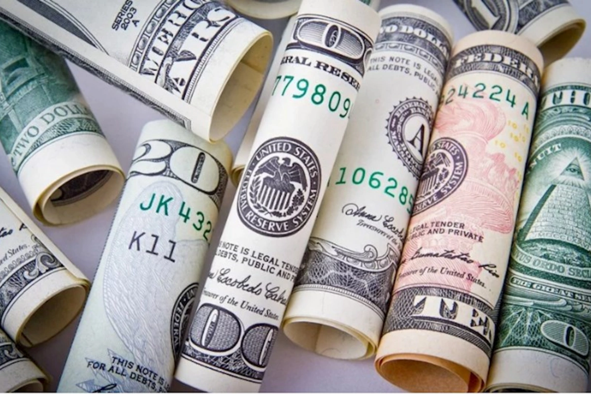 Dollar dəyişmədi, avro ucuzlaşdı