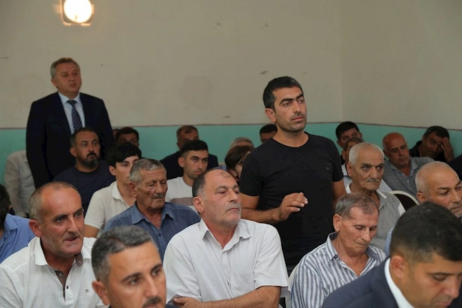 İcra başçısı kənddə görüş keçirdi — FOTOLAR