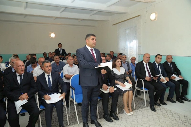 İcra başçısı kənddə görüş keçirdi — FOTOLAR
