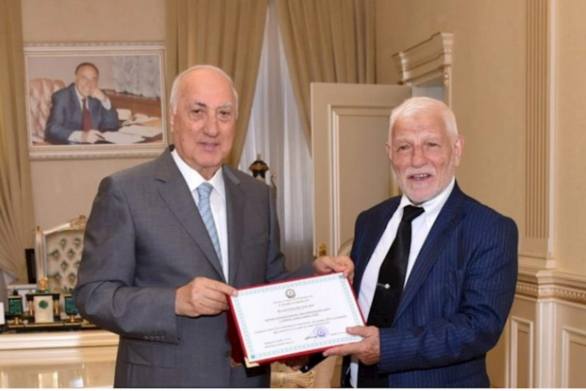 Zakir Fərəcov veteran cüdoçunu Fəxri Fərmanla təltif edib — FOTOLAR