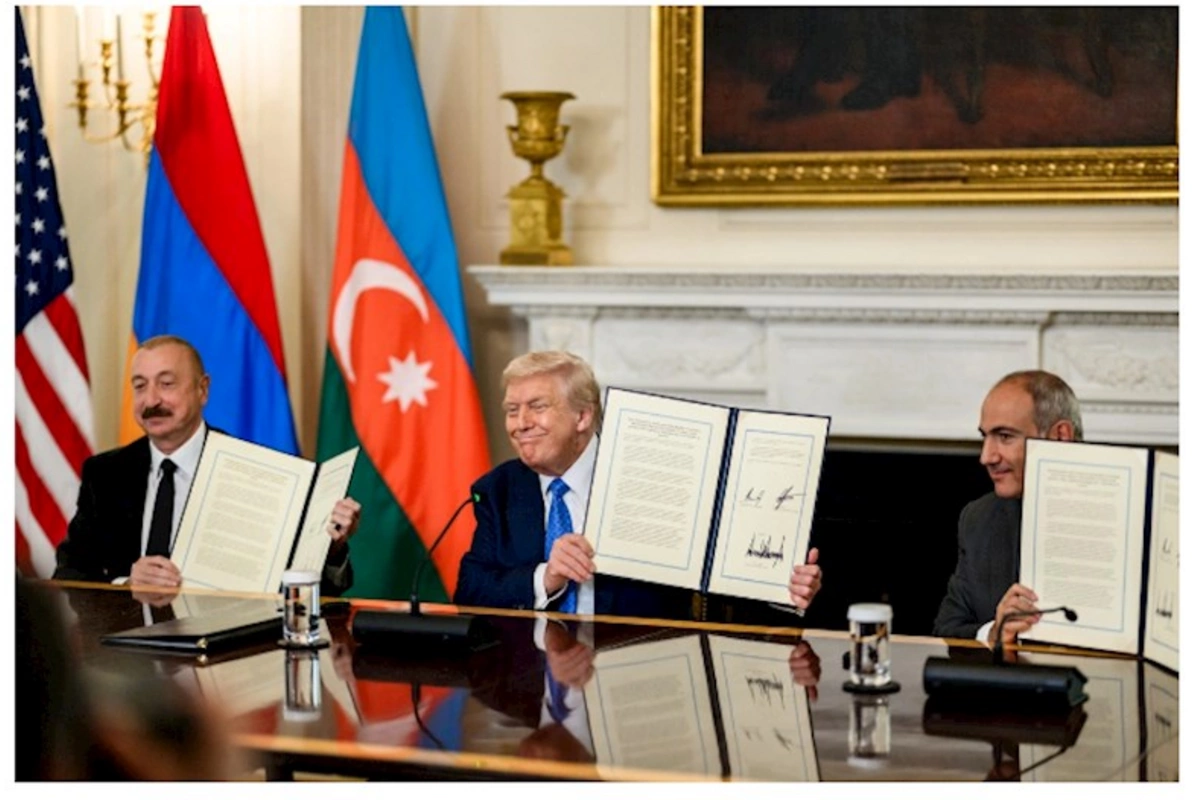 İlham Əliyev, Tramp və Paşinyanın imzaladıqları tarixi sənədin FOTOLARI