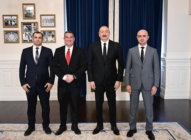 İlham Əliyev ABŞ səfərinin nəticələri ilə bağlı mediaya müsahibə verib — FOTOLAR/VİDEO (YENİLƏNİB) İlham Əliyev ABŞ səfərinin nəticələri ilə bağlı mediaya müsahibə verib — FOTOLAR/VİDEO (YENİLƏNİB)