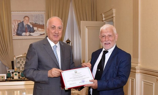 Zakir Fərəcov veteran cüdoçunu Fəxri Fərmanla təltif edib — FOTOLAR