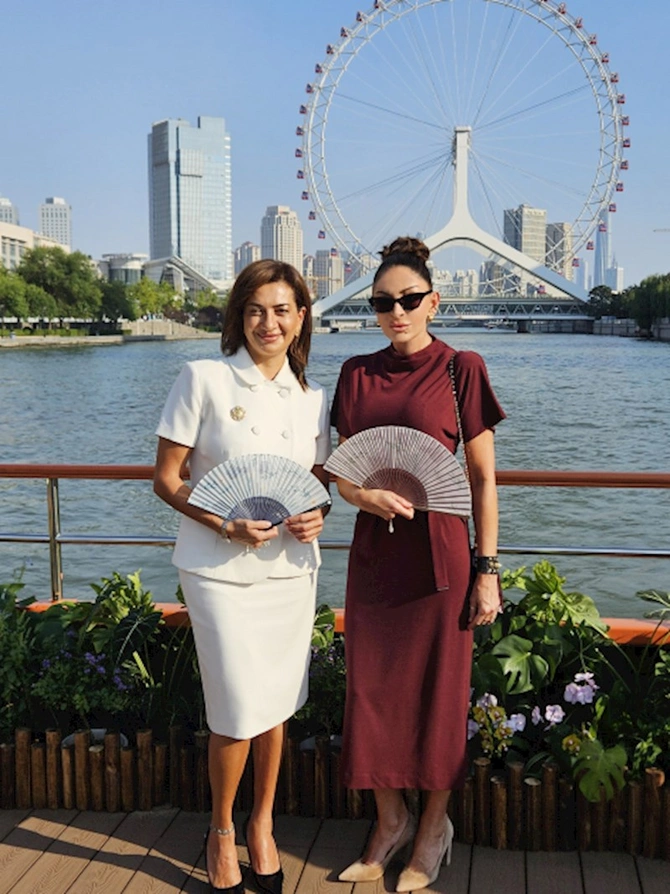 Mehriban Əliyeva liderlərin xanımları ilə gəmi gəzintisində — FOTOLAR