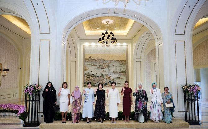 Mehriban Əliyeva liderlərin xanımları ilə gəmi gəzintisində — FOTOLAR