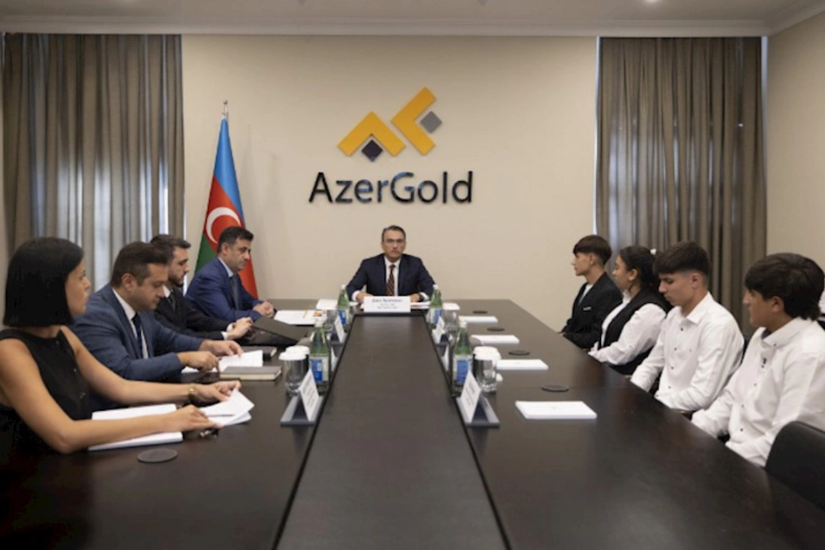 Zakir İbrahimov “Gələcəyin mədənçisi” təhsil layihəsinin iştirakçıları ilə görüşüb — FOTOLAR