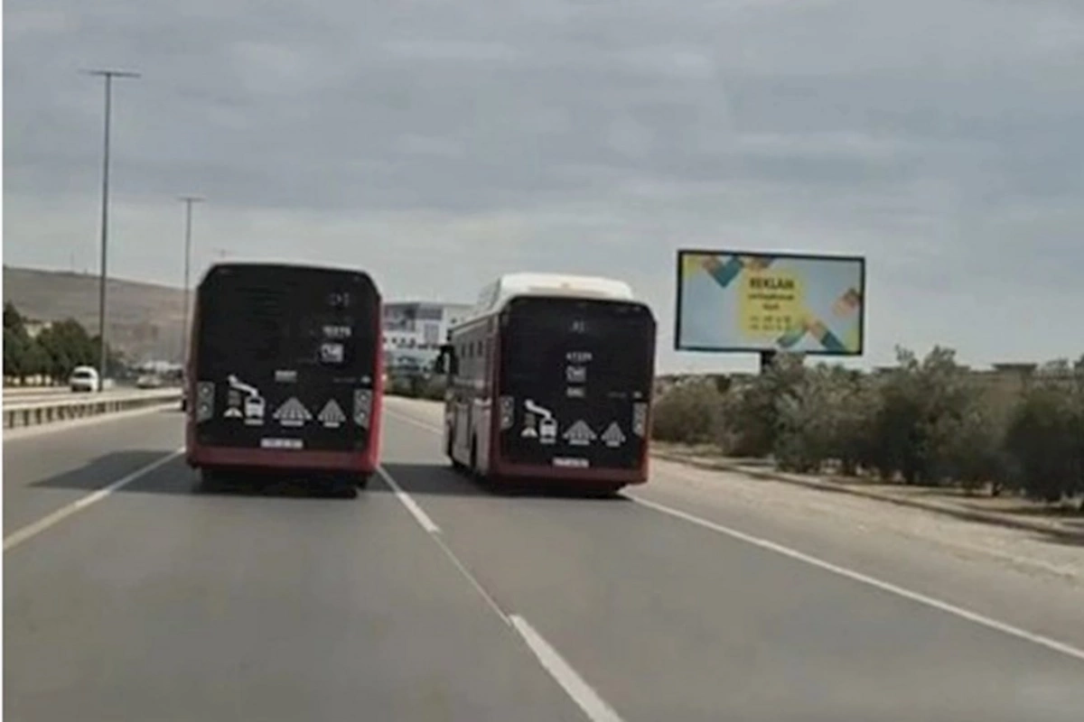 Qaydaları kobudcasına pozan BakuBus avtobusları yolda TƏHLÜKƏ SAÇDI — Görüntülər araşdırılır