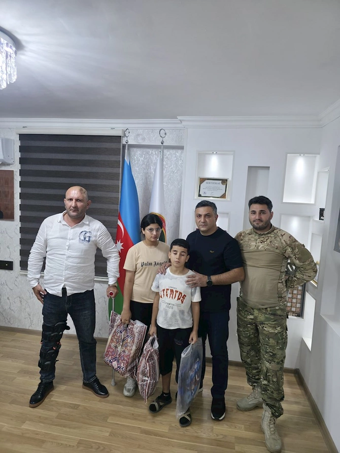 Abşeronda şəhid, qazi övladları məktəb ləvazimatı və geyimlə təmin olunub — FOTOLAR Abşeronda şəhid, qazi övladları məktəb ləvazimatı və geyimlə təmin olunub — FOTOLAR
